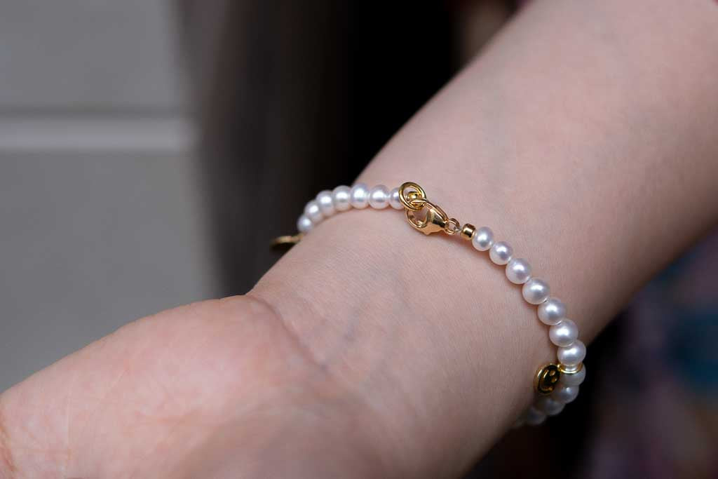 Crescendo - Smiley Gold Pearl Bracelet