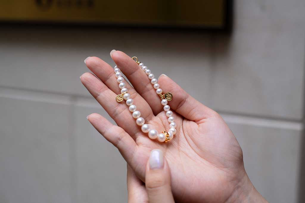 Crescendo - Smiley Gold Pearl Bracelet