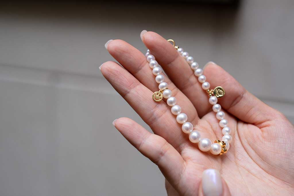 Crescendo - Smiley Gold Pearl Bracelet