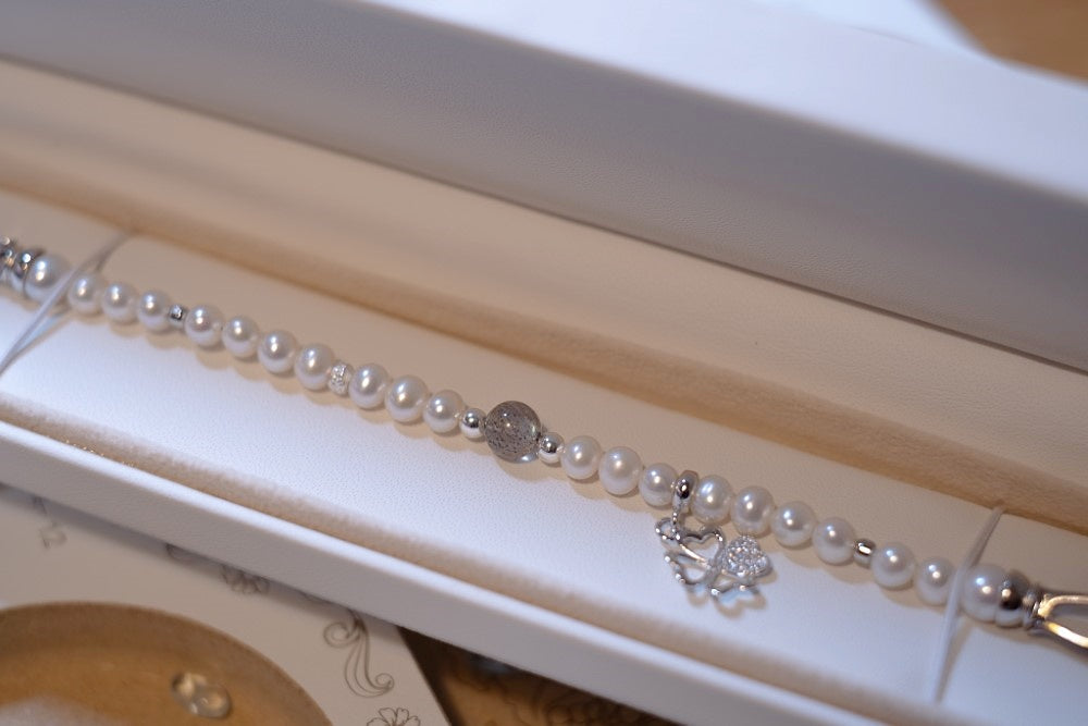 The Moment - Labradorite Fresh Water Pearl Bracelet